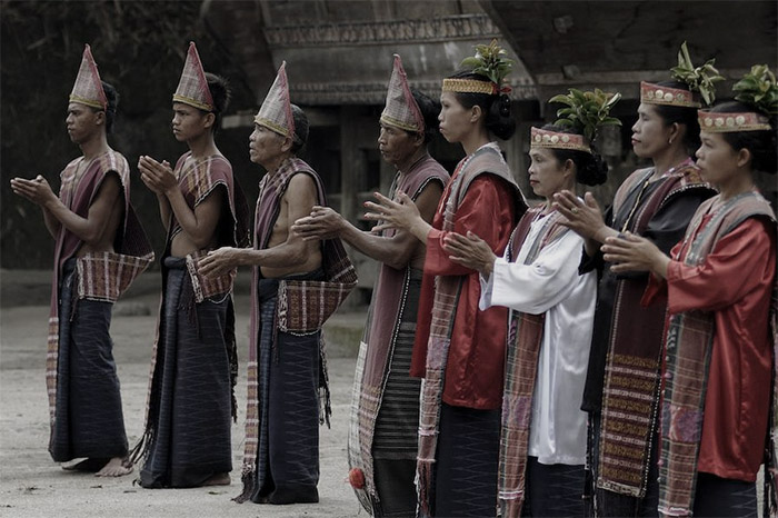 Suku Pesisir Sumatera Utara, Membedakan dengan Suku Batak