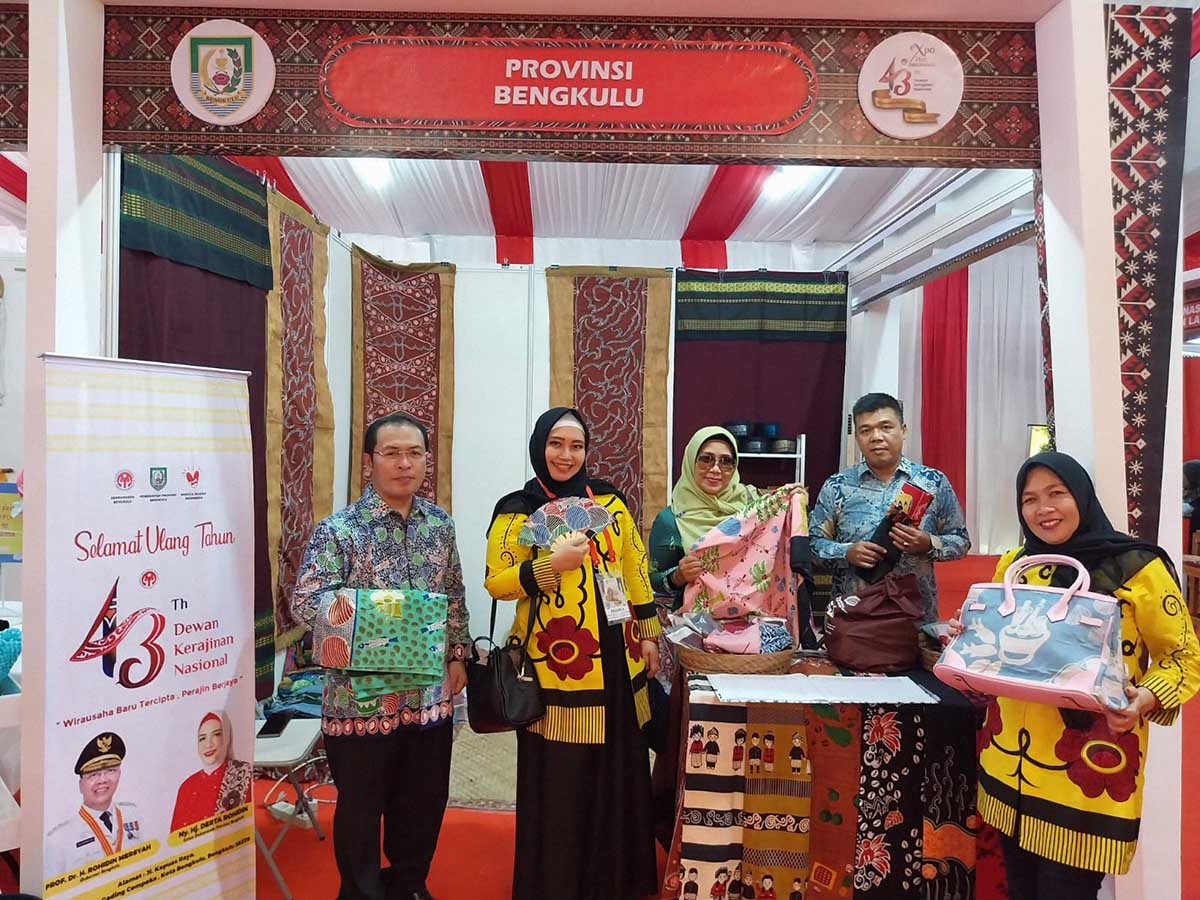 Dihadiri Ibu Negara Iriana Jokowi, Mukomuko Tampilkan Batik di Pameran HUT Dekranas ke 43 di Medan