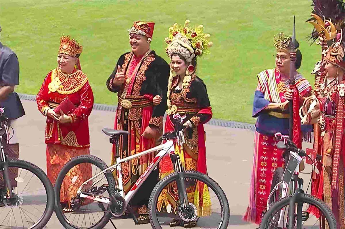 Bengkulu Patut Bangga! Pakaian Adat Bengkulu Menjadi Busana Terbaik Ke-2 dalam Acara HUT Ke-78 RI di Istana 