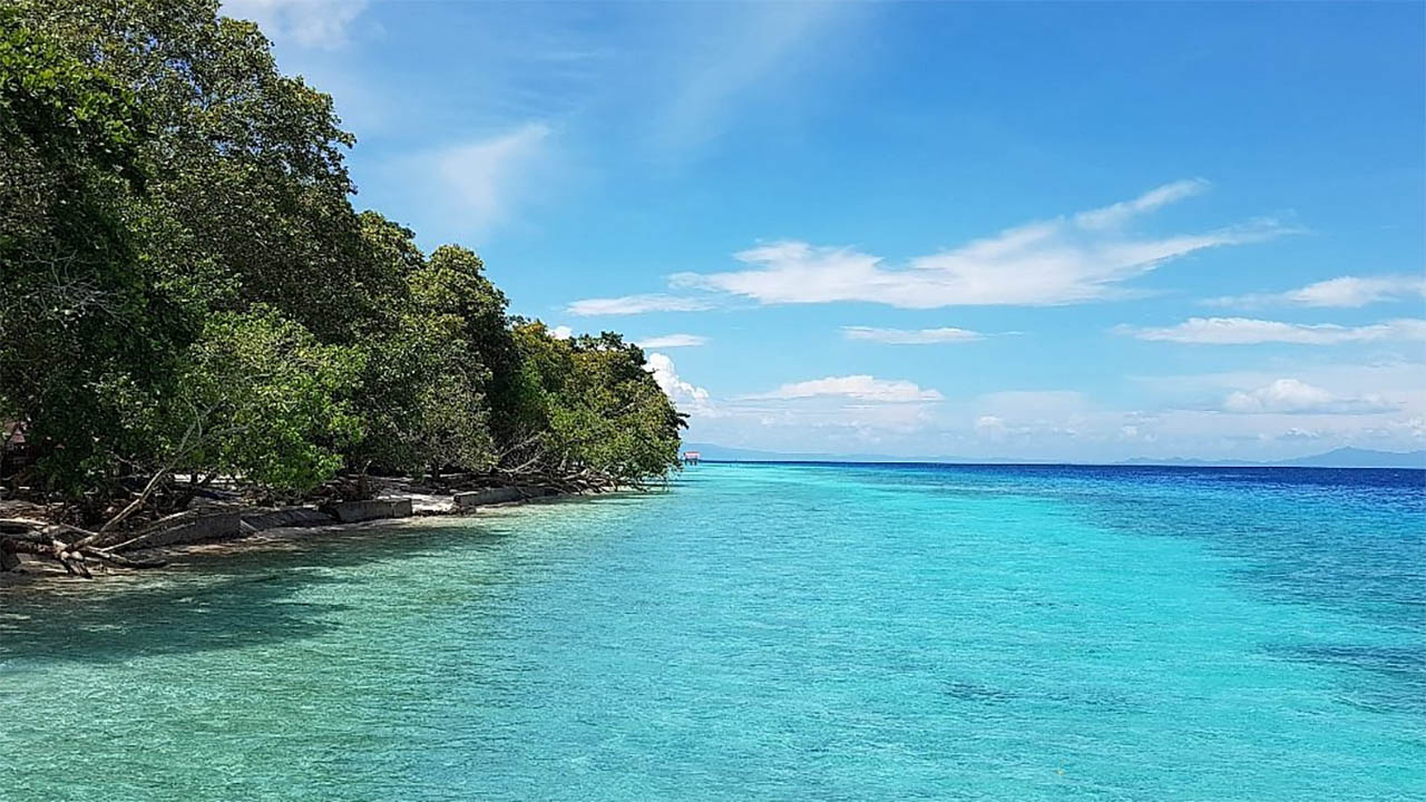 Surga Tersembunyi di Pesisir Maluku, Inilah Pesona Pantai Liang