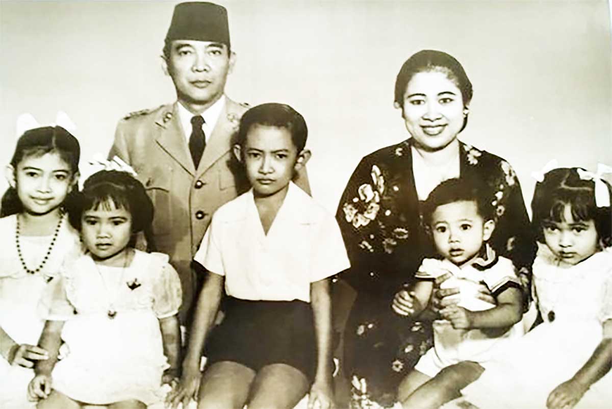 Presiden Soekarno Miliki 9 Istri, Tapi 5 Orang Ini Yang Melahirkan Anak