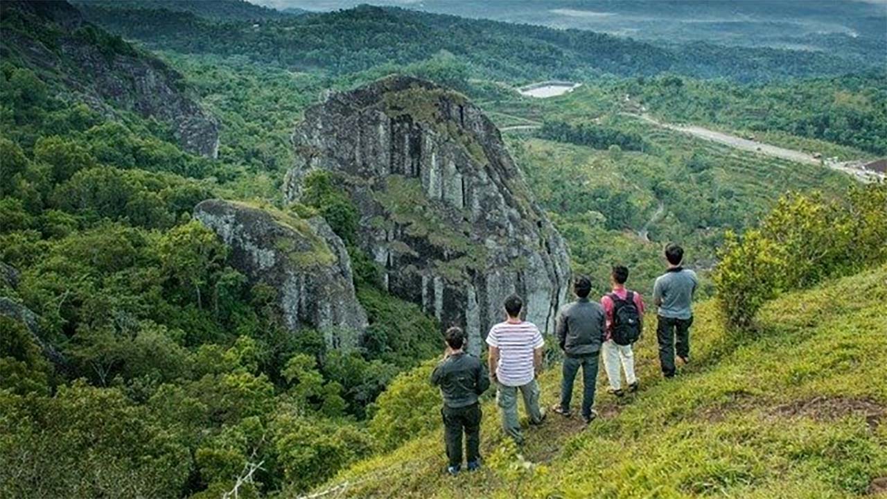 Tawarkan Jalur Treking yang menantang! Inilah Keindahan dan Keunikan Pesona Alam Gunung Api Purba Nglanggeran