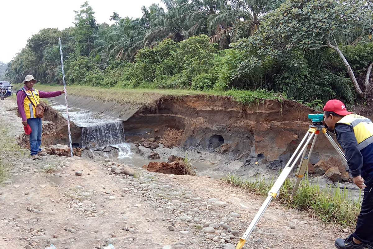 Kejadian di Mukomuko, Bangunan Irigasi Primer BWS Bengkulu Ambrol Sepanjang 40 Meter    