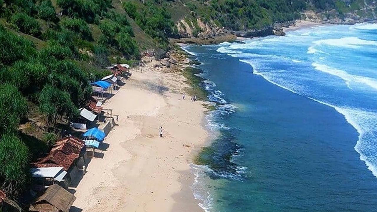 Memiliki Keindahan Alam yang Mempesona, Inilah Keindahan Wisata Pantai Nampu