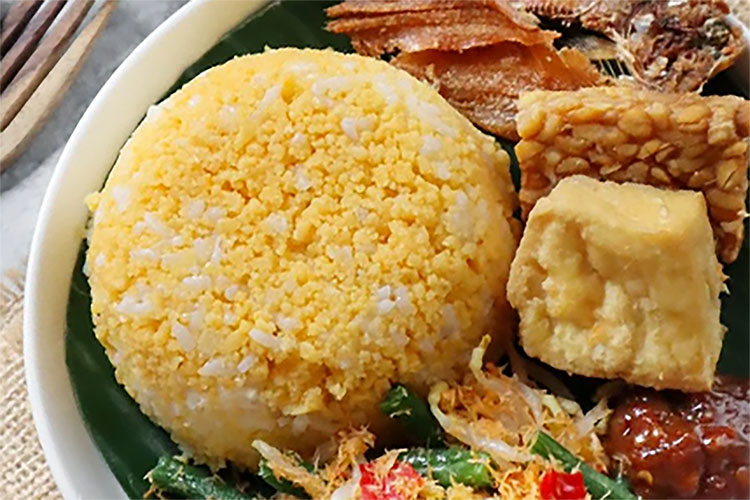 Resep Nasi Jagung, Makanan Tradisional Lengkap dengan Urap Sayur dan Ikan Asin