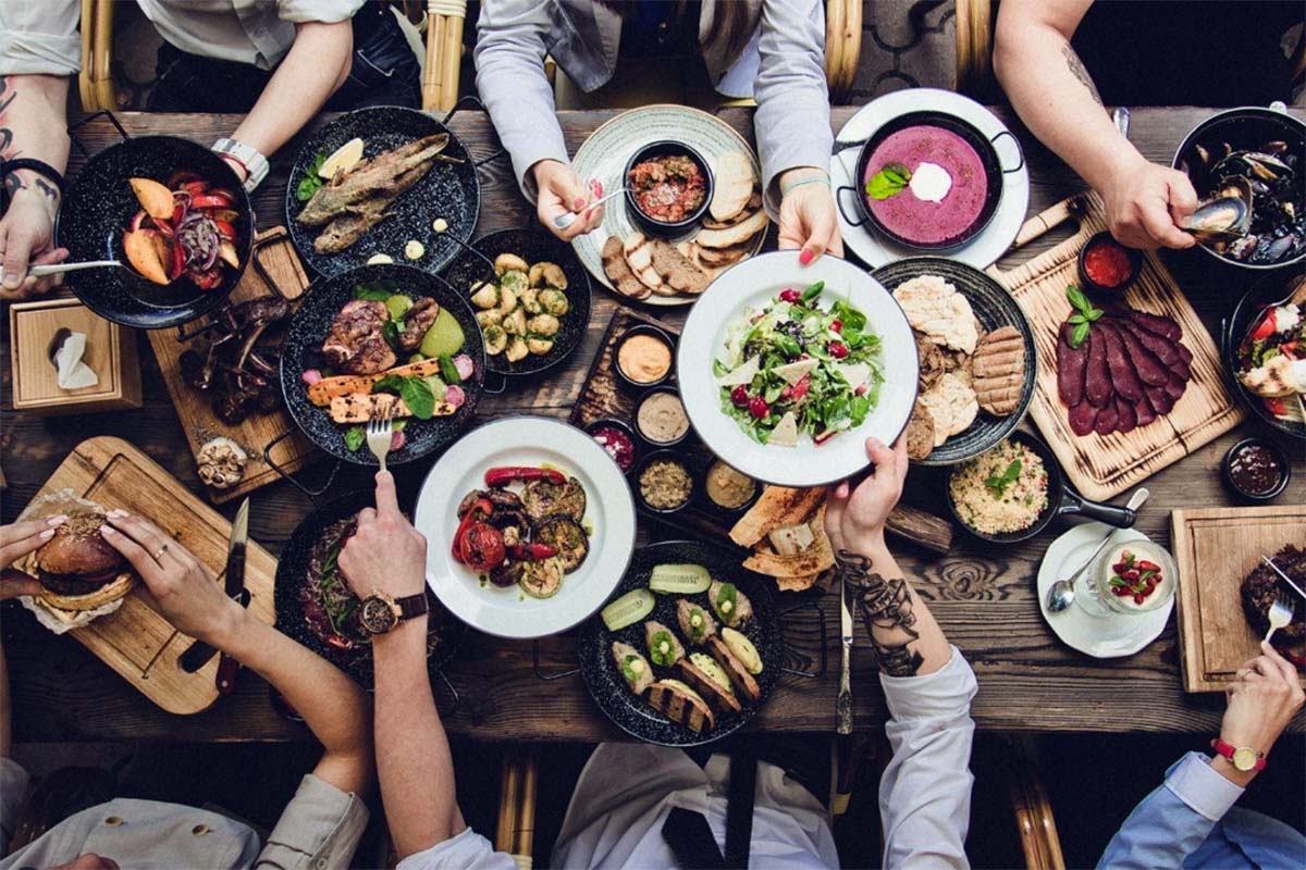 Hukum Bukber Bersama Tapi Lalai Salat Magrib, Ini Penjelasanya