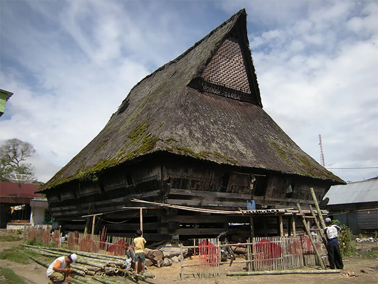 Mengenal Rumah-rumah Adat Tradisional Sumatera Utara Serta Keunikannya