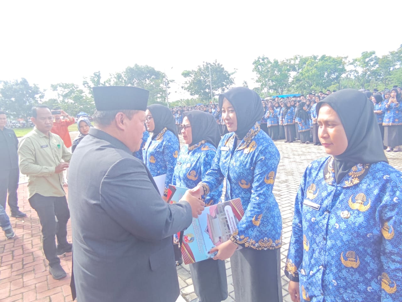 Bupati Mukomuko Serahkan SK 1.873 PPPK Paruh Waktu