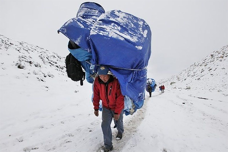 Suku Sherpa, Suku Terkuat di Dunia dan Teman Pendaki Gunung Everest