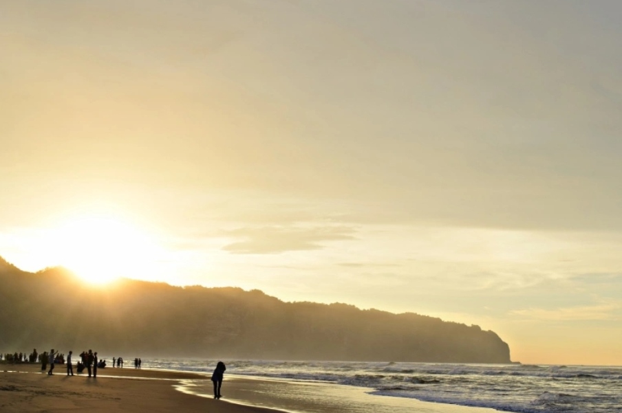 Hobi Traveling, Yuk Nikmati Pesona Alam Pantai Parangtritis Yogyakarta