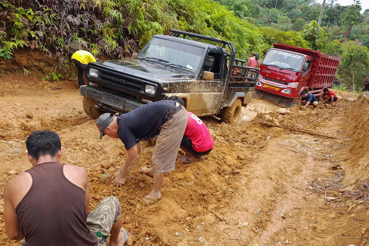 Jalan Buruk, Derita Warga Bukti Makmur