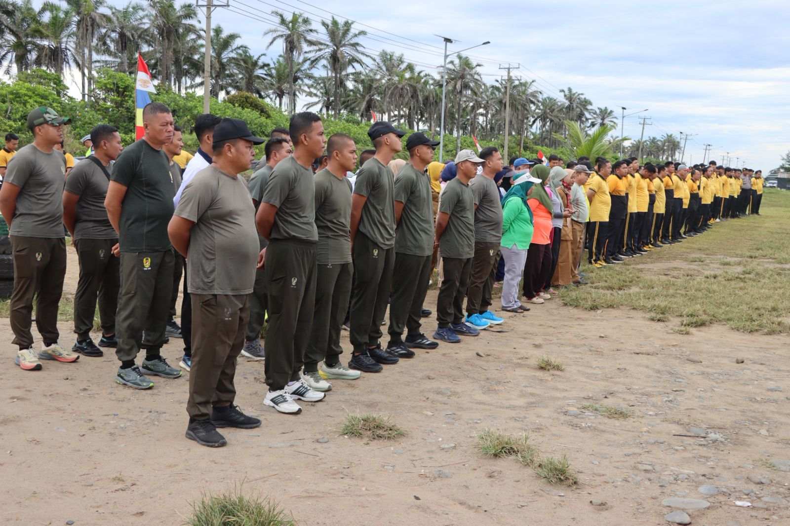 Aksi Kolaborasi Lintas Sektor Warnai Gerakan Bersih Pantai di Mukomuko