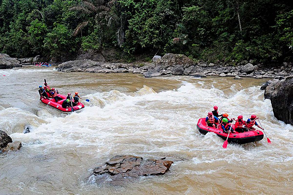 Berani Coba Olahraga Rafting Ekstrem di sini, Wisata Sungai Batang Merangin Jambi