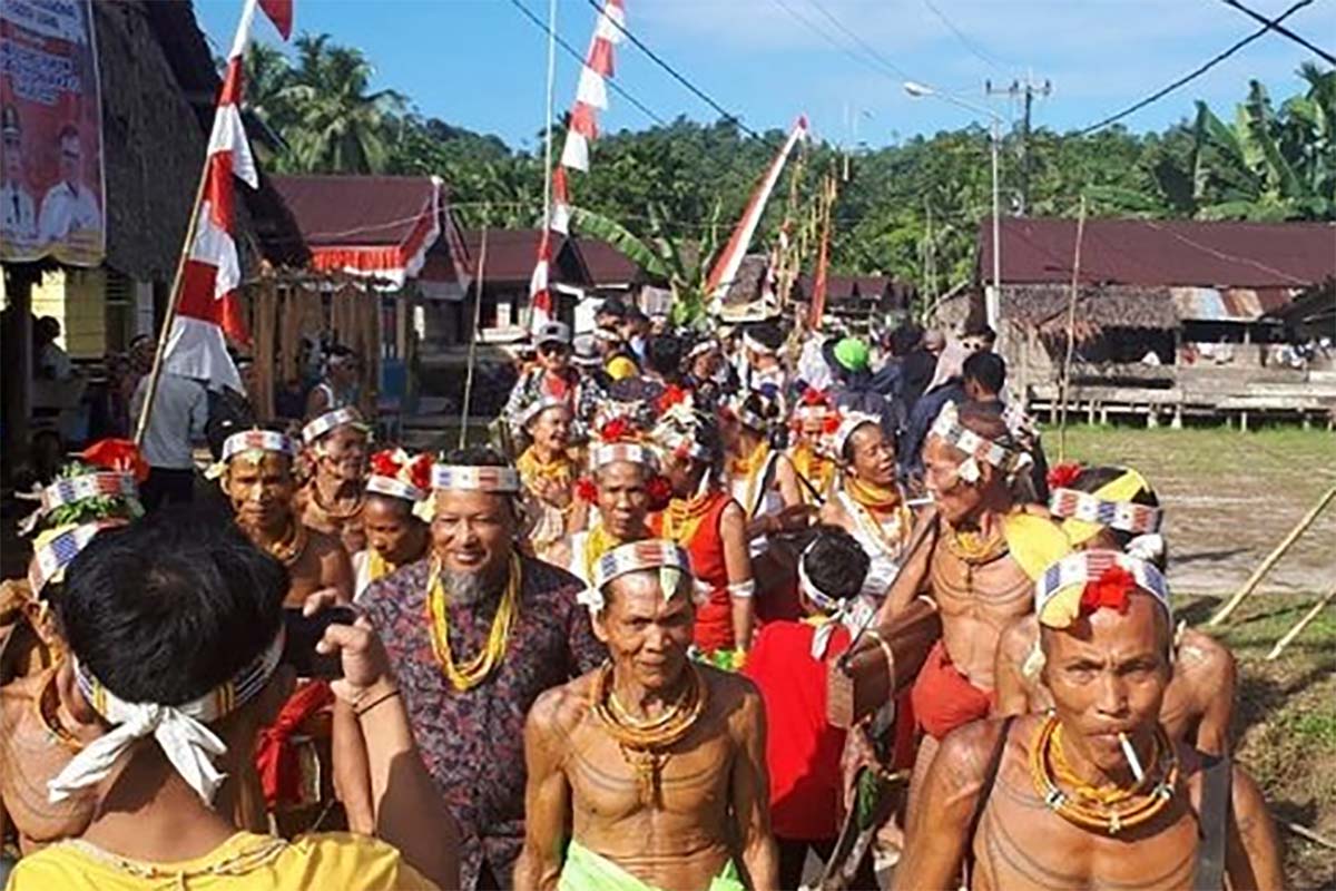 Suku Mentawai Menghormati Alam, Bikin Rumah Tanpa Paku Alasannya Bikin Berpikir