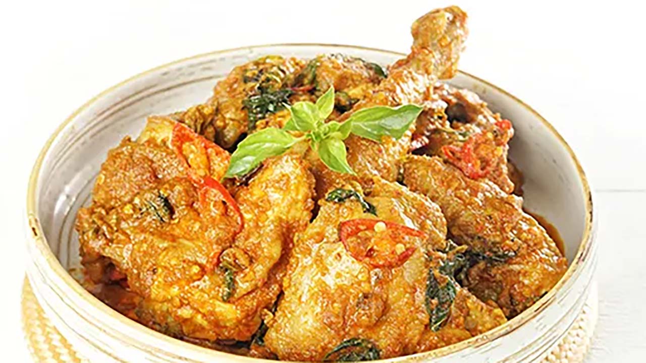 Kelezatan Bumbu Khas Manado, Begini Cara Membuat Ayam Woku yang Bikin Nagih