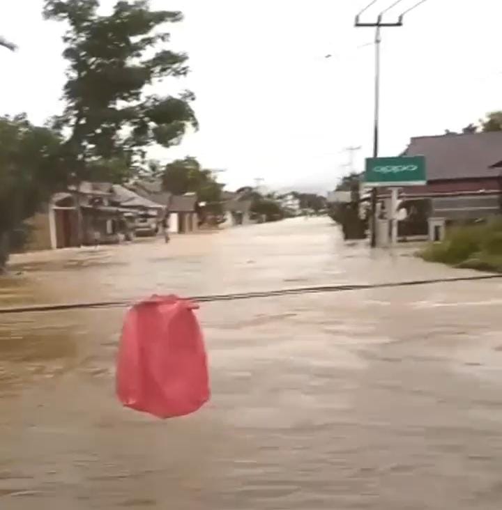 Banjir di Tapan Pesisir Selatan, Ini Kondisi Jalan Nasional Padang - Mukomuko