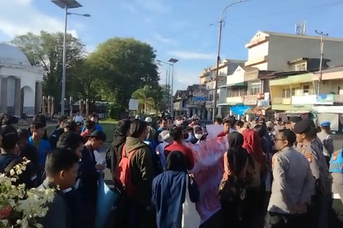 Demo Mahasiswa Bengkulu Sambut Kedatangan Wapres, Ini Pesannya