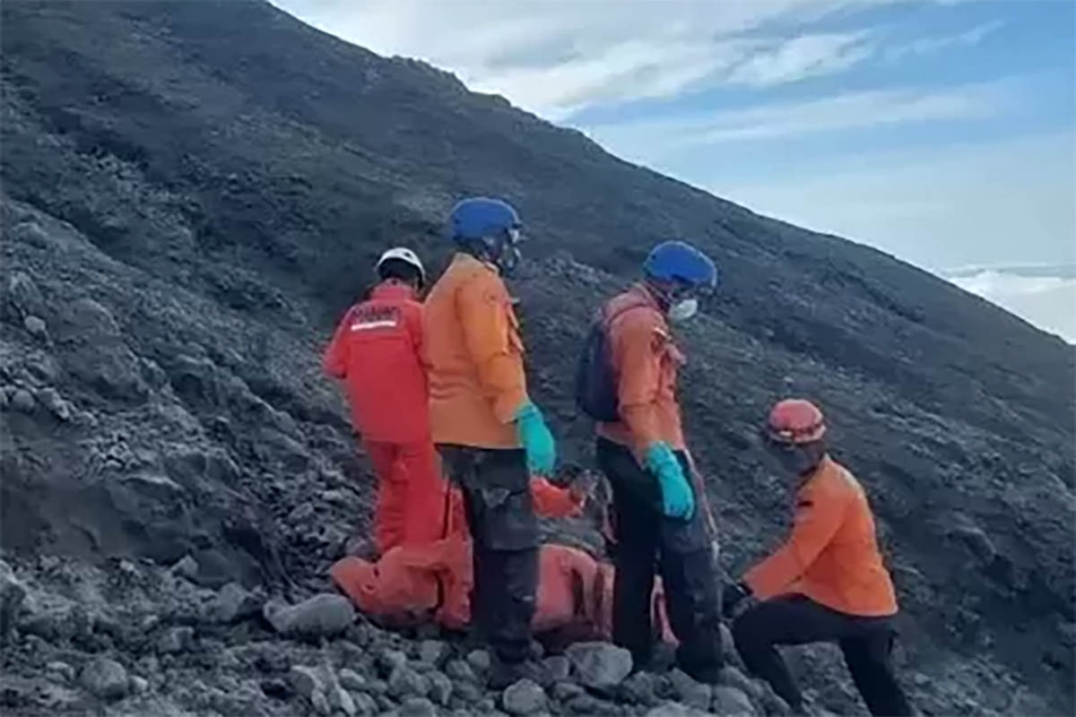 Korban Meninggal Pendaki Gunung Merapi Sumbar Menjadi 13 Orang, 10 Belum Ditemukan