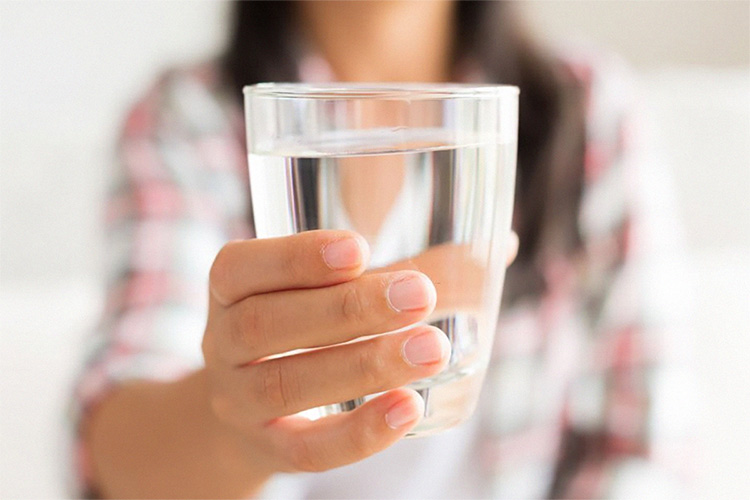 Jangan Dilewatkan! Inilah Aturan Jumlah Minum Air Putih yang Wajib Diminum Saat Bangun Tidur