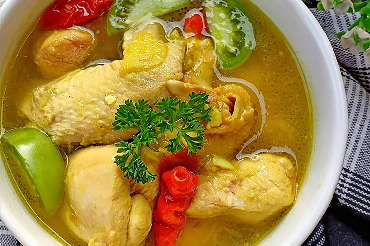 Tidak Harus Ikan, Ini Resep Ayam Pindang Serani dengan Kuah Segar dan Kaya Akan Rempah