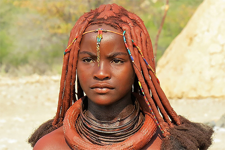 Fakta Suku Himba, Wanita Tak Pernah Mandi dan Kosmetik dari Tanah Liat