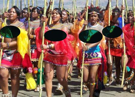 Wanita Suku Zulu Tidak Menutup Aurat, Tes Keperawanan Gunakan Buluh Ditengah Kerumunan