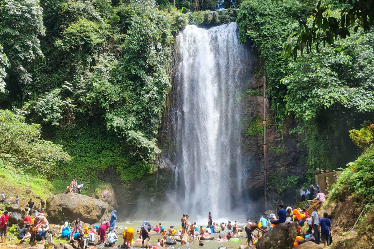 5 Rekomendasi Wisata Air Terjun Di Jambi Yang Menyejukkan Dan