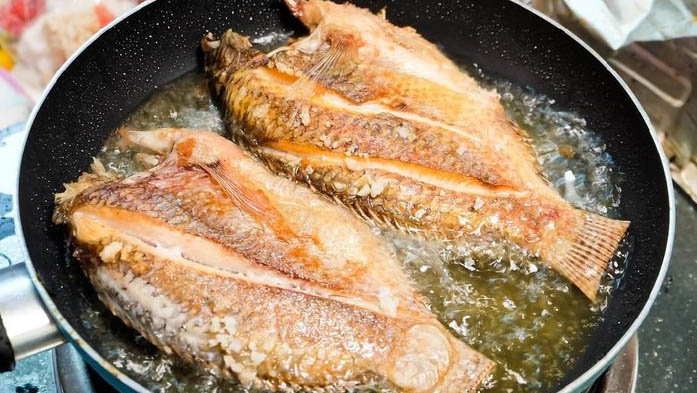 Cara Menggoreng Goreng Ikan Agar Tak Meletup dan Lengket