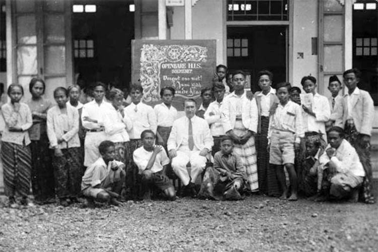 Cerita Penjajahan Yang Diajarkan di Sekolah Belanda, Berbeda Dengan Buku Sejarah Indonesia 