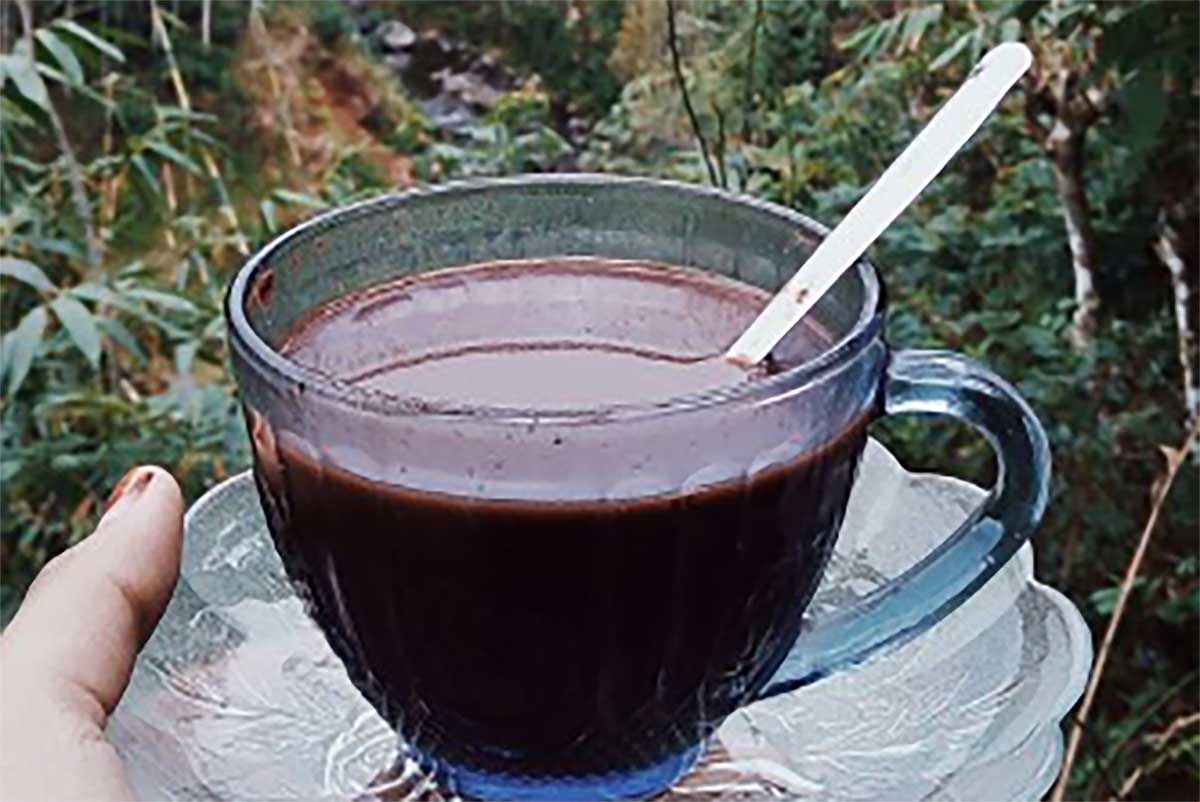 Mengaduk Kopi Hitam Dengan Rumus M dan W, Boleh Dicoba Rasanya Bakal Lebih Nikmat