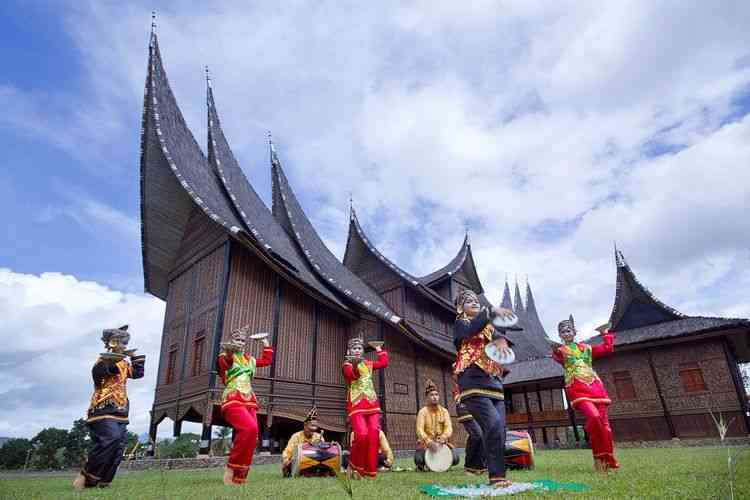Pepatah Petitih Minangkabau Tentang Perlunya Kebersamaan