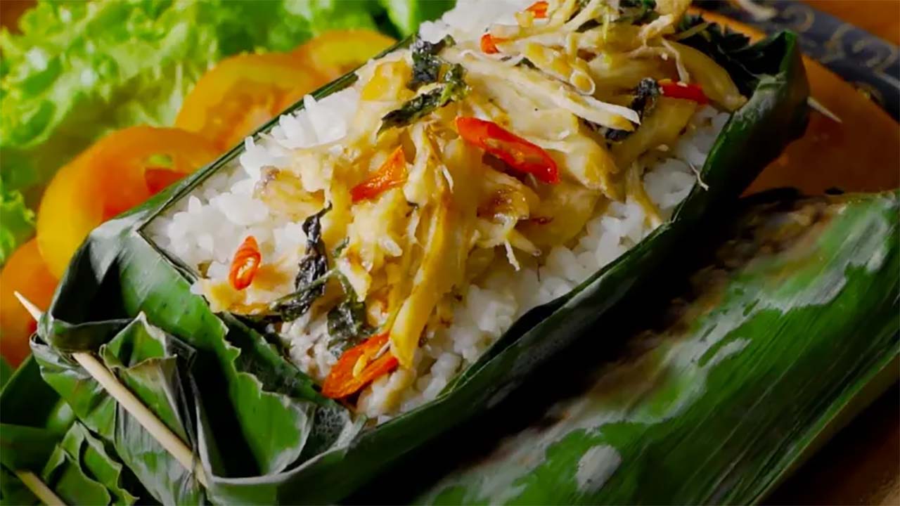 Resep Nasi Bakar Ayam Suwir Pedas Manis: Rahasia Kelezatan dan Aroma yang Menggugah Selera