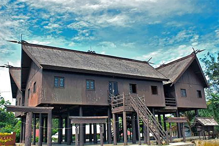 5 Jenis Rumah Adat Tradisional Provinsi Kalimantan Barat serta Keunikannya
