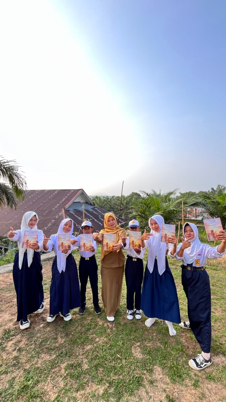 SMPN 18 Mukomuko Terbitkan Kumpulan Cerpen Tiga Bahasa 
