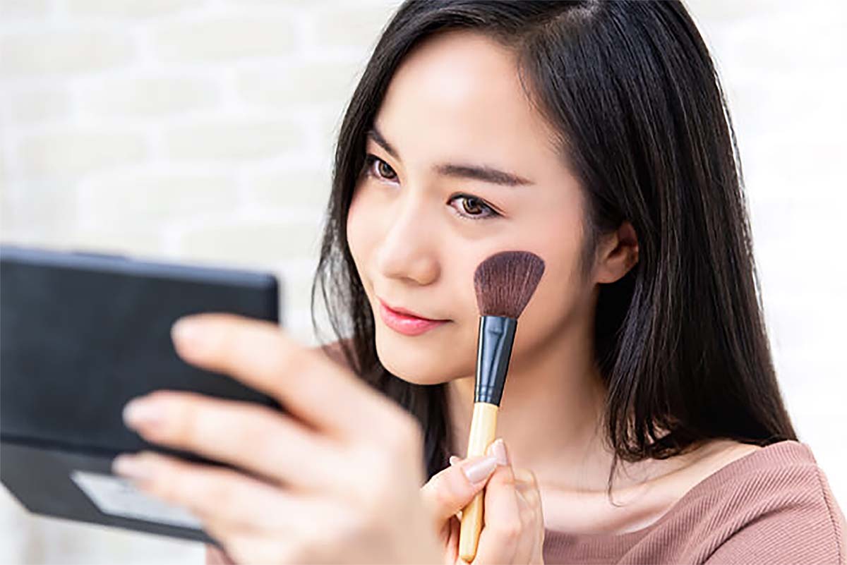 Ini Tips Memakai Makeup Agar Tetap Awet Seharian