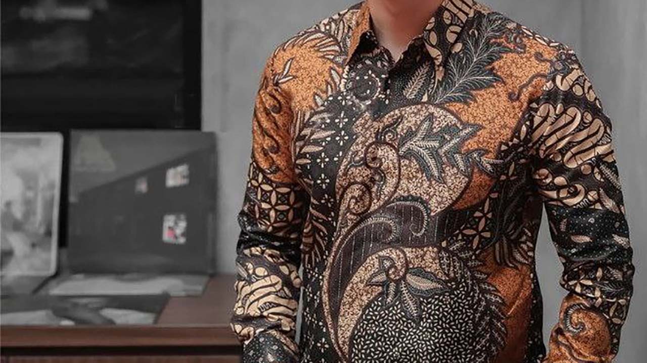 Terungkap! Siapa yang Mempopulerkan Batik sebagai Pakaian Formal