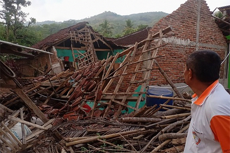 Gempa Berkekuatan 6.4 SR Hancurkan Sejumlah Rumah di Bantul Yogyakarta