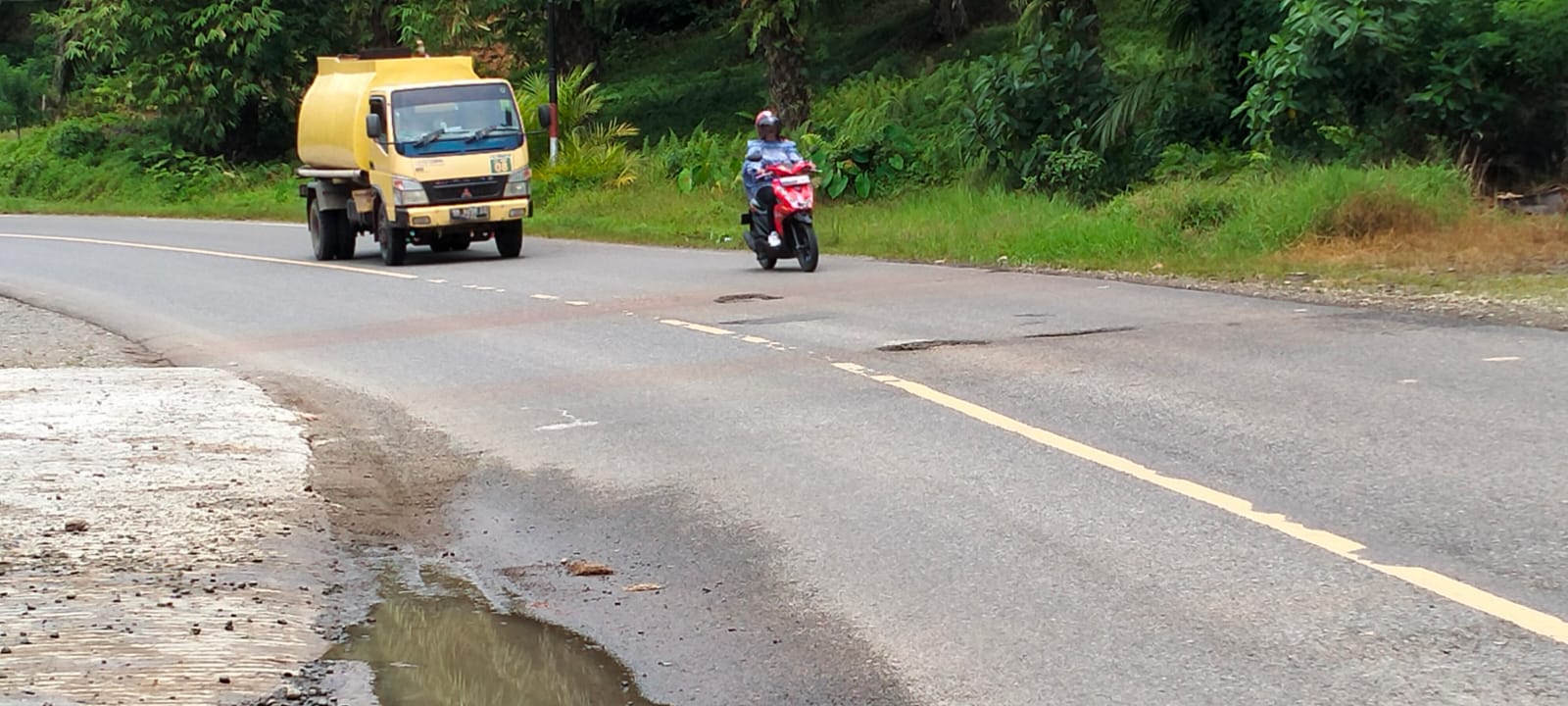 Warga Keluhkan Jalinbar Berlobang 