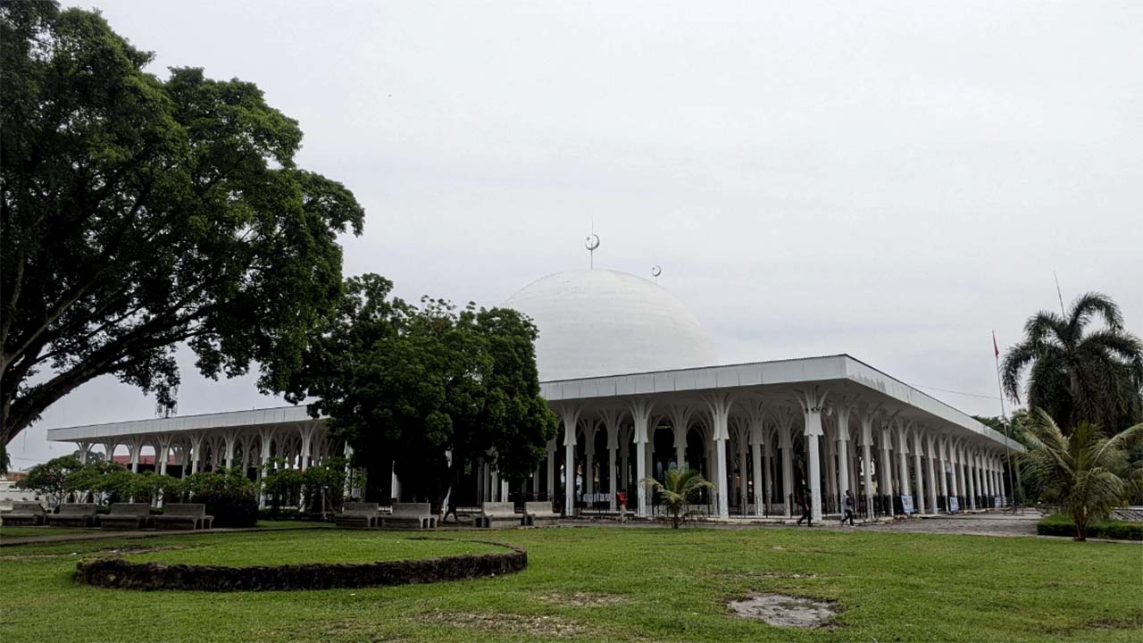 Bikin Hati Tenang dan Adem, Inilah Kemegahan Masjid Seribu Tiang di Jambi yang Memukau