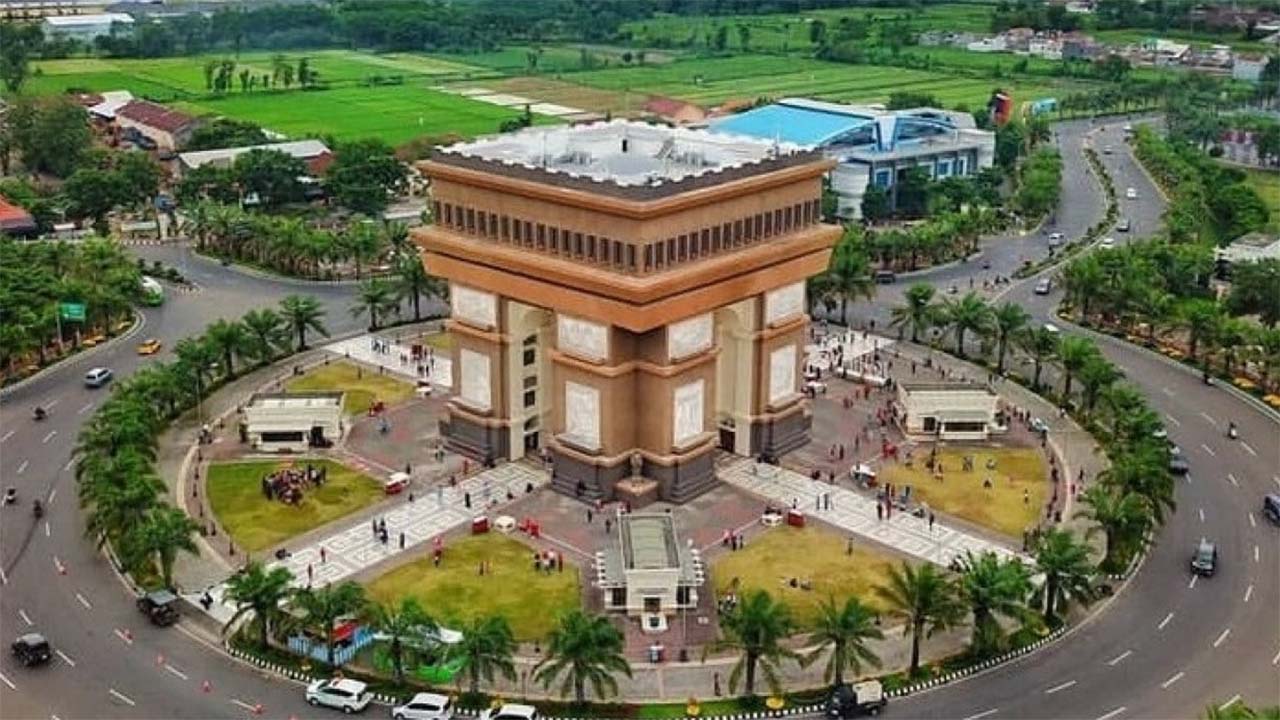 Ikon Kota Kediri, Inilah Pesona Monumen Simpang Lima Gumul yang Menakjubkan