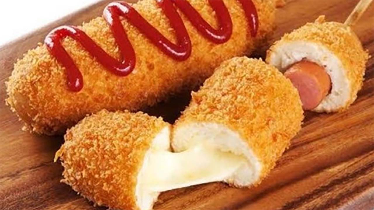 Ingin Camilan Kekinian yang Mudah Dibuat dalam 30 Menit? Ini Dia Resep Corndog Renyah dan Lumer