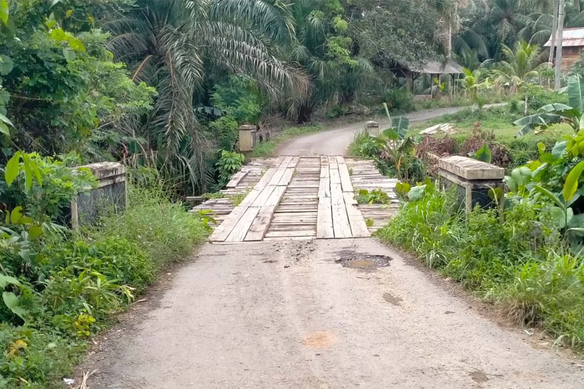 Jembatan Desa Retak Ilir Minta 