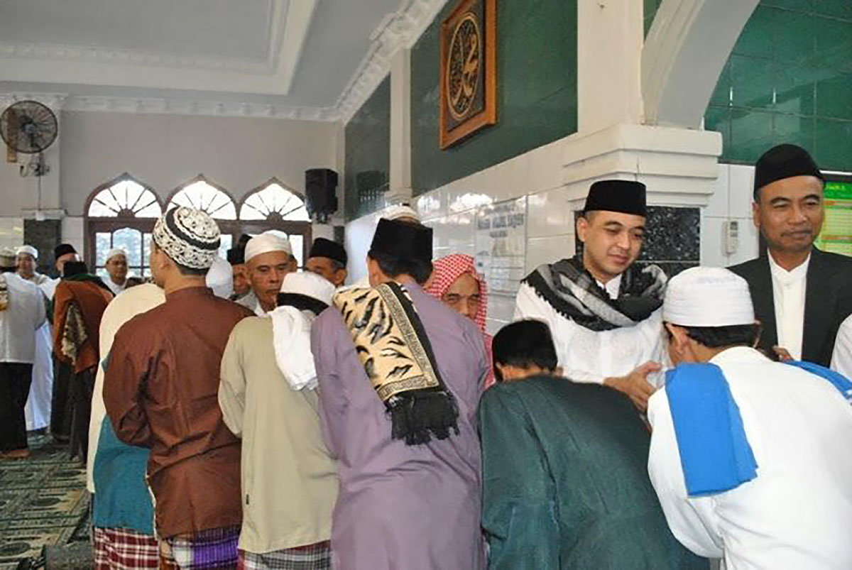 Usai Shalat Idul Fitri Jangan Bergegas Pulang ke Rumah, Lakukan dan Ucapakan Kalimat Ini 