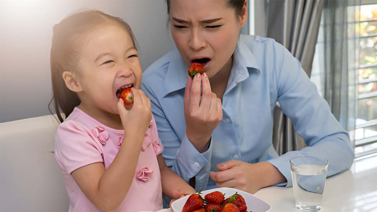 4 Alasan Kenapa Kamu Tidak Boleh Mengonsumsi Buah Stroberi Secara Berlebihan