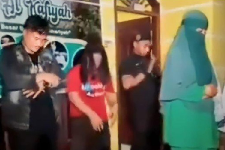 Belum Usai Ponpes Al Zaytun, Publik Dihebohkan Sholat Aneh Ponpes Al Kafiyah Imam Perempuan, Ini Faktanya