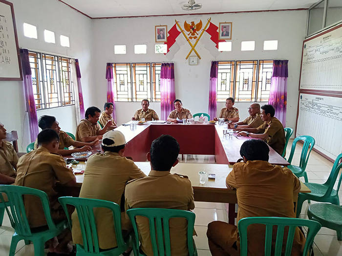 Dorong Perampingan Dusun, Camat Selagan Raya Sosialisasi Door to Door