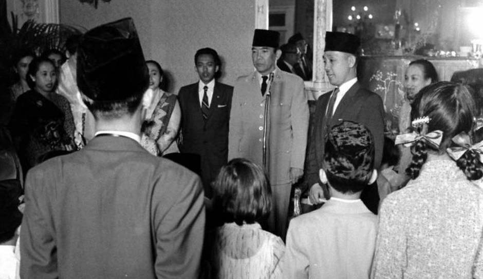 Kala Presiden Soekarno Diprank Idrus dan Markonah Raja dan Ratu Suku Anak Dalam, Ternyata PSK dan Tukang Becak