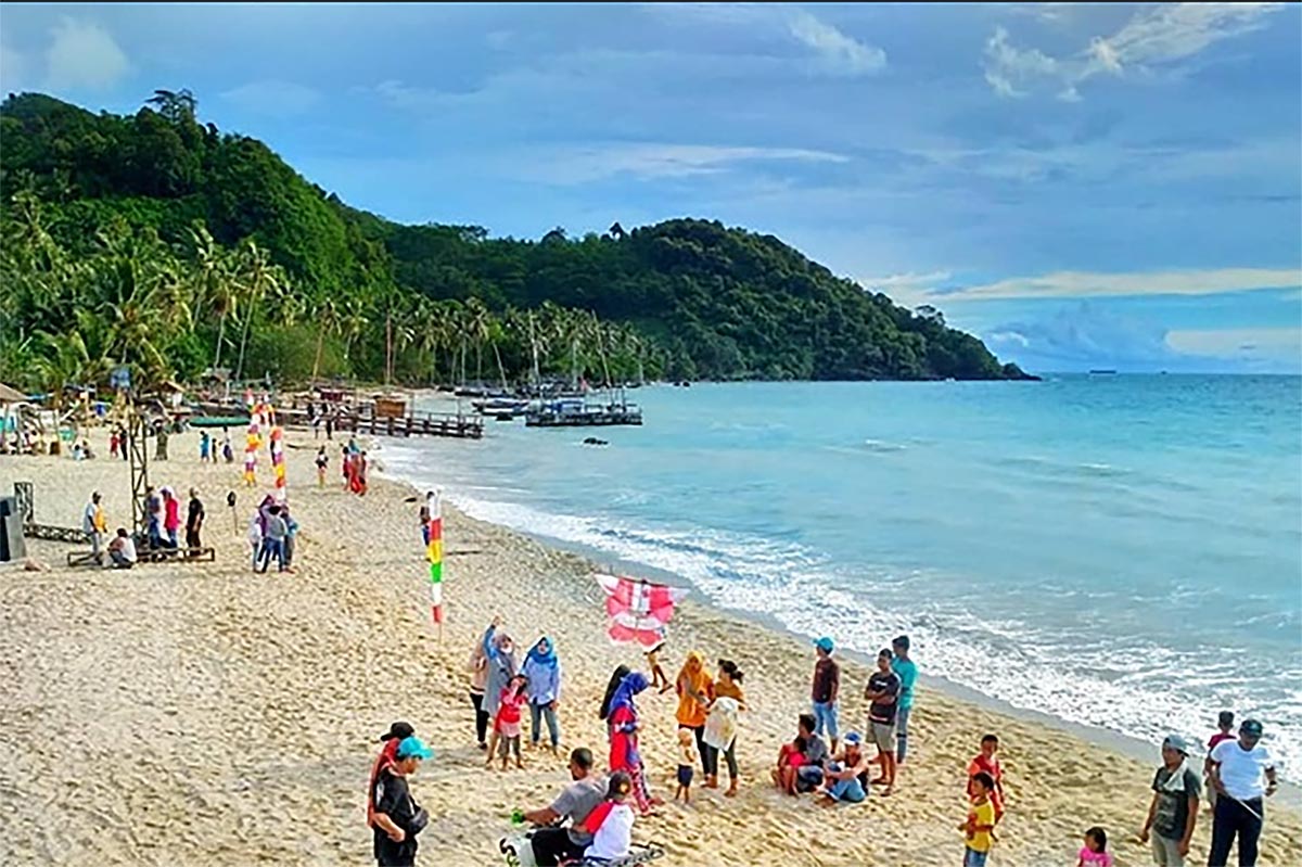 6 Rekomendasi Pantai di Lampung Selatan yang Populer, Keindahannya Tak Kalah dengan Pantai di Bali