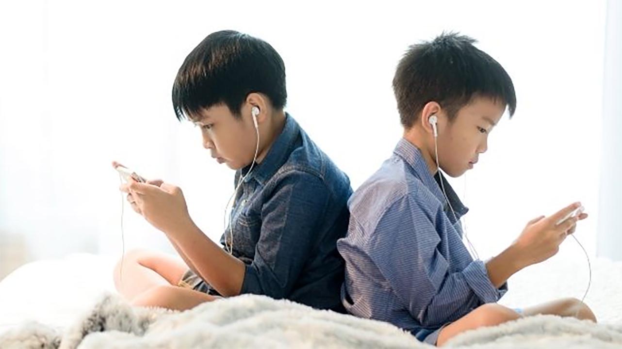 Berapa Lama Waktu yang Ideal untuk Anak Bermain Gadget dalam Sehari?