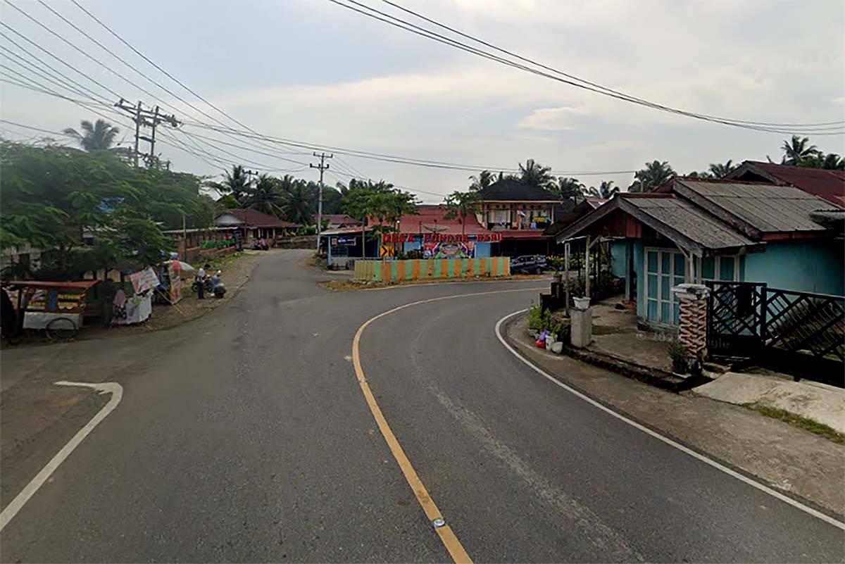 Posisi Menikung, Persimpangan di Jalan Nasional Desa Pondok Baru Mukomuko Rawan Kecelakaan